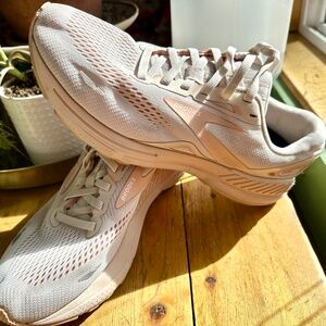 Brooks GTS 23 running shoes- Women’s 9